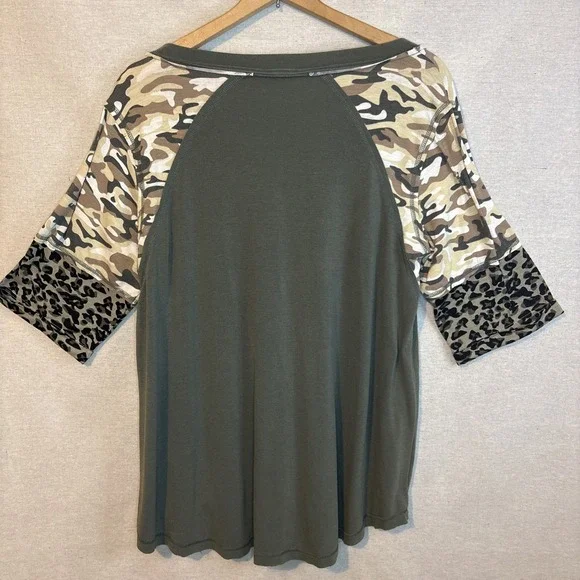 POL Womens Shirt Top‎ Small Green Camo Animal Print Oversized V-Neck Stretch - Picture 6 of 7